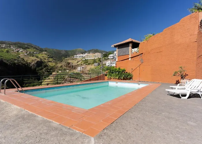 דירה Alegria Apart. With Pool, By Pausa *