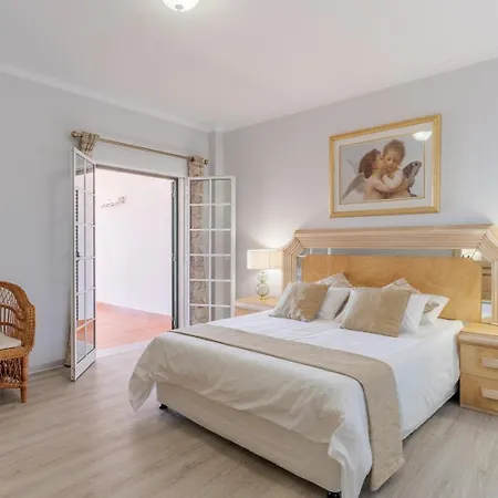 Alegria Apartment, By Pausa